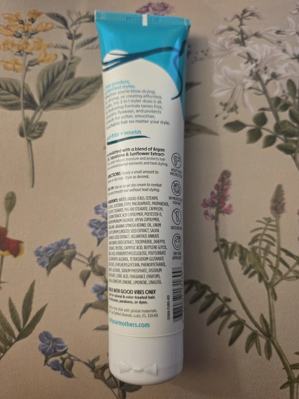 All Eyes On Me Styling Cream - White/Teal